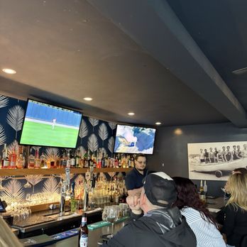 CREW Ogunquit - Bar area - Seafood Near Me - Ogunquit, Maine