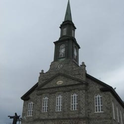 Ville de Levis - What craftsmanship.  This church sits opposite a quaint square green space in an area of older homes.