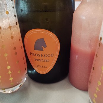 Il Pizzaiolo - Peach bellinis for Mother's Day. Such a creative idea that really elevated our Mother's Day brunch at home. - Pizza Near Me - Pittsburgh, Pennsylvania