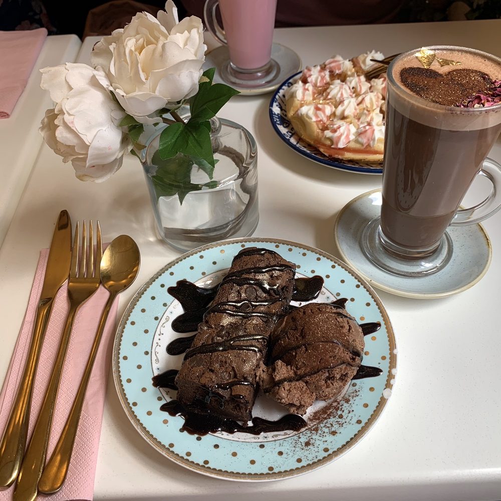 Saint Aymes - Brownie, ice cream, hot cocoa and a latte - Venues & Event Spaces Near Me - London, XGL Saint Aymes - Brownie, ice cream, hot cocoa and a latte - Venues & Event Spaces Near Me - London, XGL