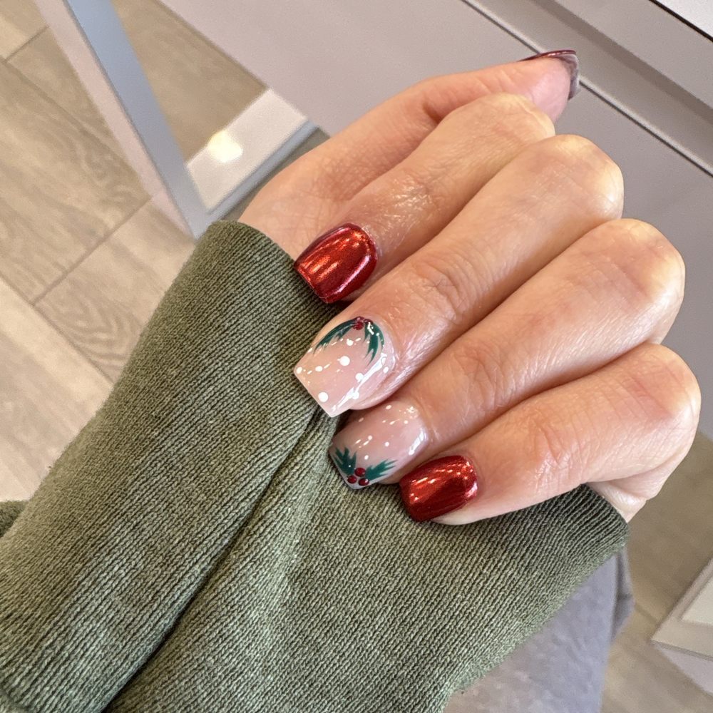 Daisy is amazing! She did the cutest Christmas nails and I'm obsessed. So talented and sweet