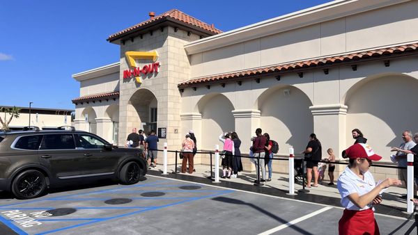In-N-Out Burger by null