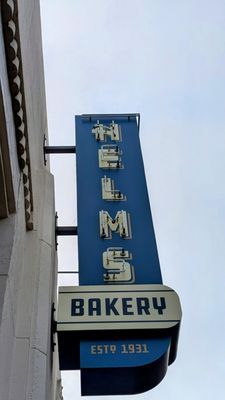 Helms Bakery by null