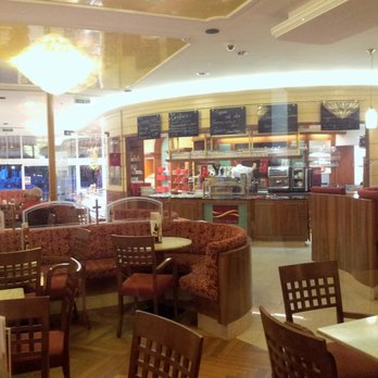 Thermenkonditorei Ulreich - The bright interior with the corner - Patisserie/Cake Shop Near Me - Fürstenfeld District, 6