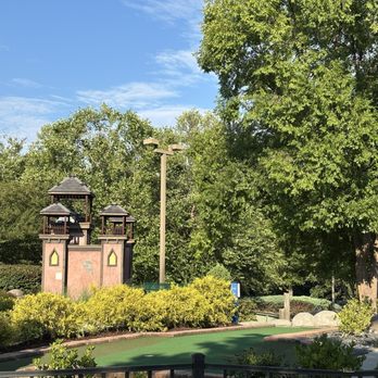 Aurora Cineplex - Mini golf course - Cinema Near Me - Roswell, Georgia