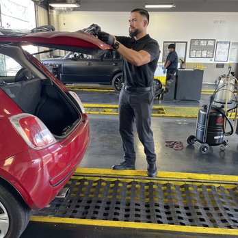 Jiffy Lube Oil Change - Rueben, a MAN who can FIX thingsssss... in a Jiffy - Oil Change Stations Near Me - Van Nuys, California Jiffy Lube Oil Change - Rueben, a MAN who can FIX thingsssss... in a Jiffy - Oil Change Stations Near Me - Van Nuys, California