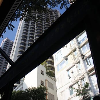 山頂纜車 - The cable car takes you through residential areas - Public Transportation Near Me - Hong Kong, HK