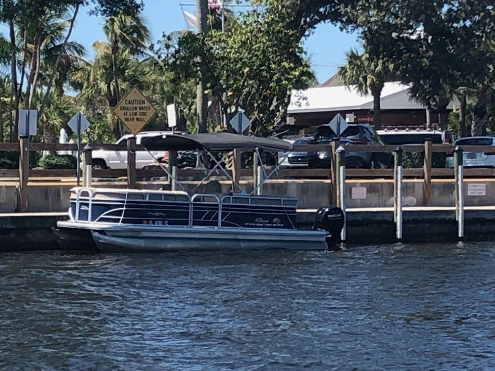 Sunshine Boat Rental Logo