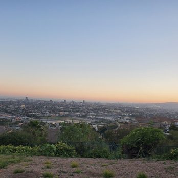 Sunset View Park - Parks Near Me - Signal Hill, California