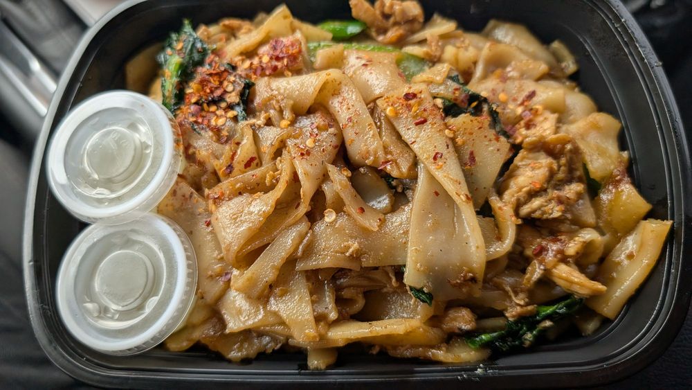 Lovelys Lao Street Eats Logo