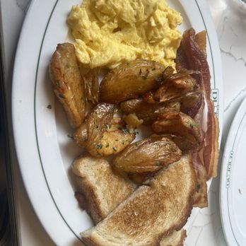 Bistro Du Jour - *Plat Américain - French Near Me - Washington, DC, District of Columbia