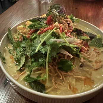 Chapman’s Eat Market - Khao soi with chicken and shrimp - New American Near Me - Columbus, Ohio Chapman’s Eat Market - Khao soi with chicken and shrimp - New American Near Me - Columbus, Ohio