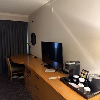 Miyako Hotel - Desk - Hotels Near Me - Los Angeles, California Miyako Hotel - Desk - Hotels Near Me - Los Angeles, California