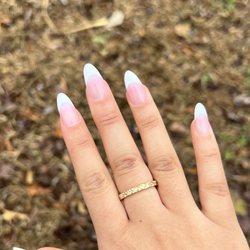 Nailtrap - Almond shaped french tips