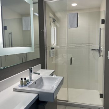 SpringHill Suites by Marriott Cleveland Independence - Bathroom - Hotels Near Me - Independence, Ohio SpringHill Suites by Marriott Cleveland Independence - Bathroom - Hotels Near Me - Independence, Ohio
