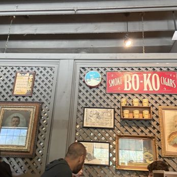 Cracker Barrel Old Country Store - Decor - American Near Me - Altamonte Springs, Florida