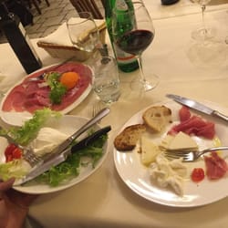 Lo Scoiattolo - Leanest, plumpest, prosciutto I've ever seen... bufala mozzarella, tomatos... and triangles from a cheese plate. Good apps!