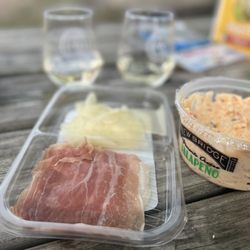 Arrington Vineyards - Yummy snacks!
