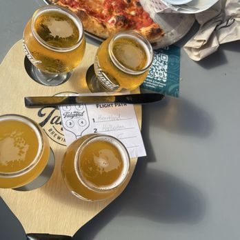 Talyard Brewing - Flight was a good variety  Pizza was ok but paid for extra cheese and still looked bare. - Breweries Near Me - Sugar Land, Texas