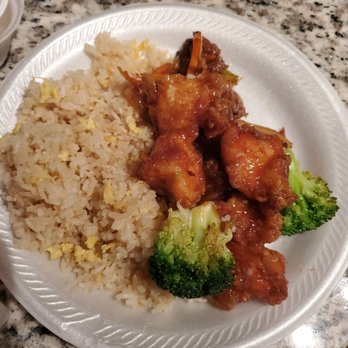 Delicious Garden - DRYYYYYYYY General Tso's Chicken with only TWO broccoli florets in the entire dish! Plus more pale fried rice. General Tso's Chicken - Chinese Near Me - San Antonio, Texas Delicious Garden - DRYYYYYYYY General Tso's Chicken with only TWO broccoli florets in the entire dish! Plus more pale fried rice. General Tso's Chicken - Chinese Near Me - San Antonio, Texas