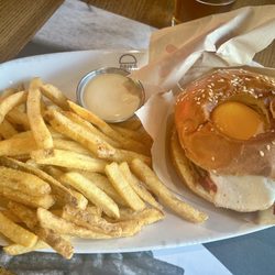Goiko Grill - Pigma 16,40€, w fries. Very Good.