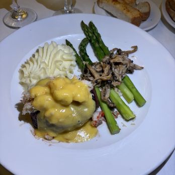 Hy's Steak House - Steak Oscar with mashed potatoes - Steakhouses Near Me - Honolulu, Hawaii