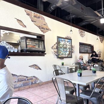 Coqui - Dining area - Puerto Rican Near Me - Sanford, Florida