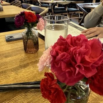 Pradera Brunch - Interior - fresh flowers - Breakfast & Brunch Near Me - Baldwin Park, California Pradera Brunch - Interior - fresh flowers - Breakfast & Brunch Near Me - Baldwin Park, California
