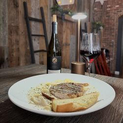 Goat & Vine Restaurant + Winery - Fetuccine Alfredo and Blackened Chicken 10/10