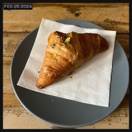 Pistachio Croissant