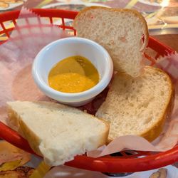 La Cocina Cubana - Complimentary bread and tasty dipping sauce
