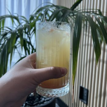 Chase Sapphire Lounge - Pineapple Cocktail - Airport Lounges Near Me - San Diego, California Chase Sapphire Lounge - Pineapple Cocktail - Airport Lounges Near Me - San Diego, California