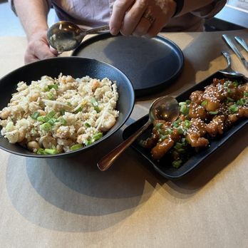 Restaurant Wong - General Taos chicken and and order of fried rice - Cantonese Near Me - Quebec City, Quebec Restaurant Wong - General Taos chicken and and order of fried rice - Cantonese Near Me - Quebec City, Quebec