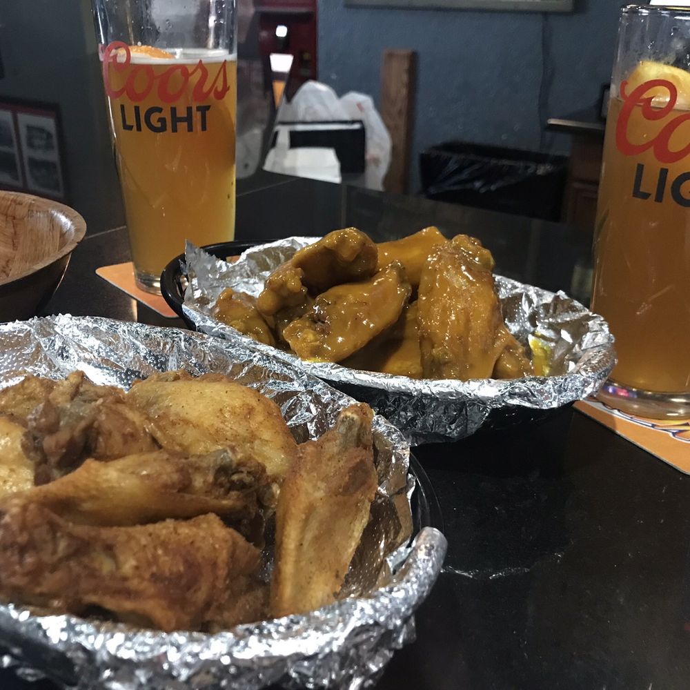 Tavern 26 - Cajun wings, and Carolina wings. Good cold drafts too! - Sports Bars Near Me - Campbell, Ohio