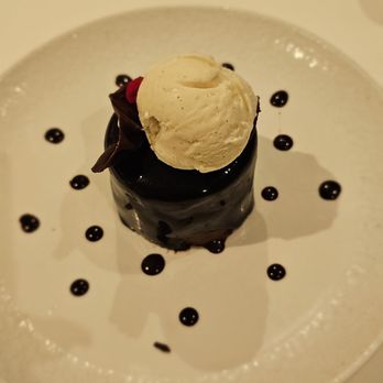 Norwegian Cruise Line - Lovely chocolate mousse with vanilla ice cream - Travel Services Near Me - Miami, Florida Norwegian Cruise Line - Lovely chocolate mousse with vanilla ice cream - Travel Services Near Me - Miami, Florida