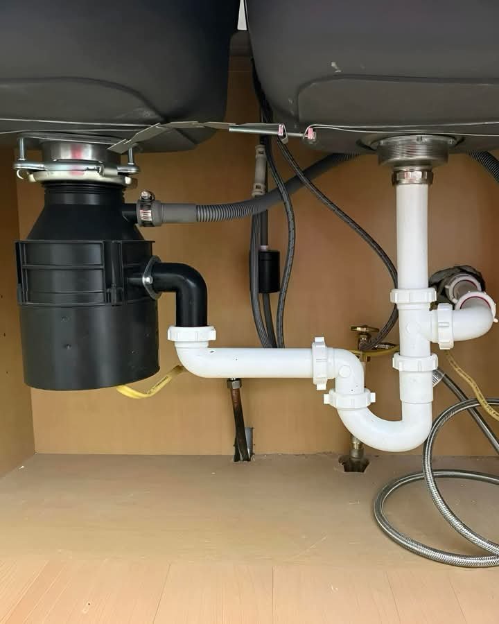 Slide of Plumbing Mauricio