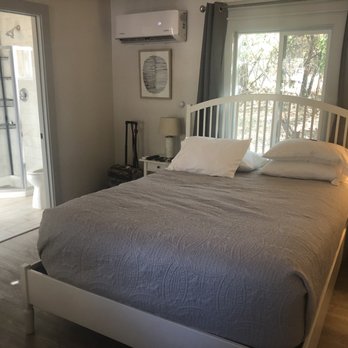 The Pines Inn - Cozy bedroom - Hotels Near Me - Grass Valley, California The Pines Inn - Cozy bedroom - Hotels Near Me - Grass Valley, California