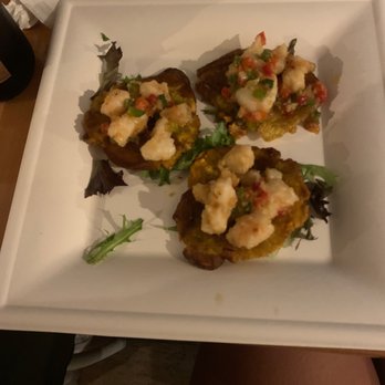 La Santa - Montadores de tostones con camarones de ajillo - Pizza Near Me - San Juan, Puerto Rico