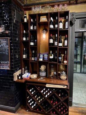 M WINEHOUSE by null