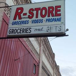 The Reardan Store - Store sign out front