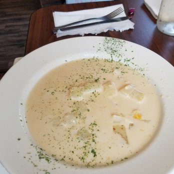Front Street Pub - Clam chowder - Pubs Near Me - Belfast, Maine Front Street Pub - Clam chowder - Pubs Near Me - Belfast, Maine