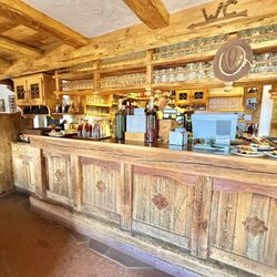 Daniel Baita Hutte - Counter inside the front entrance