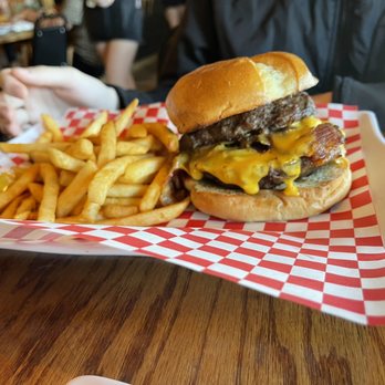 Pier 77 - Hamburger - Seafood Near Me - Fulton, Texas