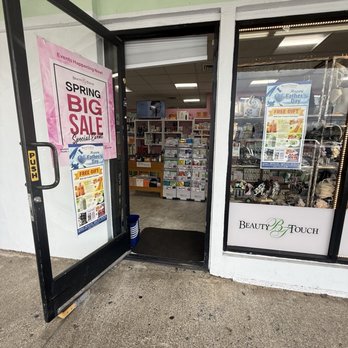 Beauty Touch - Entrance - Cosmetics & Beauty Supply Near Me - Pearl City, Hawaii
