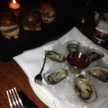 Michael's Restaurant - Oysters & Sliders - New American Near Me - Santa Monica, California Michael's Restaurant - Oysters & Sliders - New American Near Me - Santa Monica, California