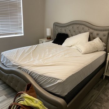 The Platinum Experience - Bed frame was broken and our bed sunk in the middle - Vacation Rentals Near Me - Scottsdale, Arizona The Platinum Experience - Bed frame was broken and our bed sunk in the middle - Vacation Rentals Near Me - Scottsdale, Arizona