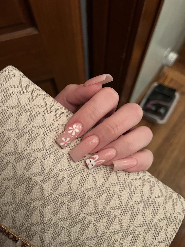 Volpe Nails Logo