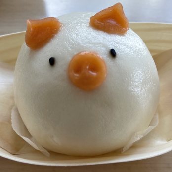 Cafe Aloe - Custard Piggy Bun-my fave - Cafes Near Me - Bellevue, Washington