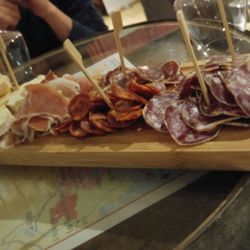 Au Numero Vins - L'entrée charcuterie fromage ...