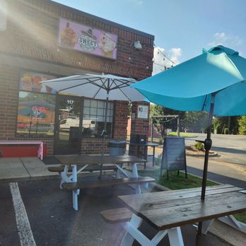 Heladeria Sweet Cravings - Outside front entrance - Ice Cream & Frozen Yogurt Near Me - Matthews, North Carolina Heladeria Sweet Cravings - Outside front entrance - Ice Cream & Frozen Yogurt Near Me - Matthews, North Carolina